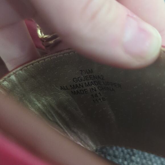 G by Guess Jeena Sandals Slides Slip-On Red Gold Logo Strap Women's Size 7.5 - Picture 5 of 6